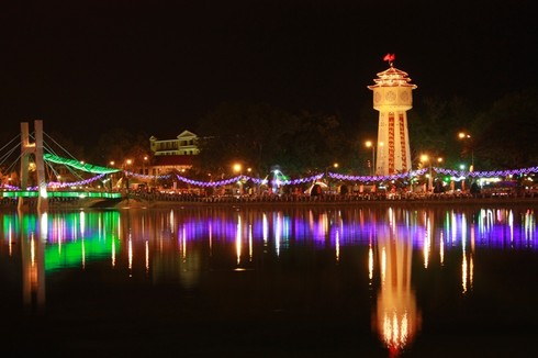 Phố biển chào đón mùa xuân - ảnh 1